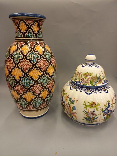 null Vase en céramique Afrique du Nord (restauration)

Joint pot couvert en porcelaine...