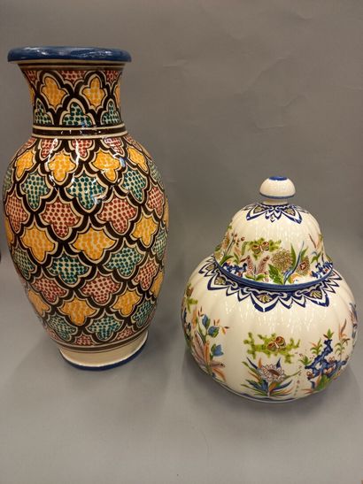 null Vase en céramique Afrique du Nord (restauration)

Joint pot couvert en porcelaine...