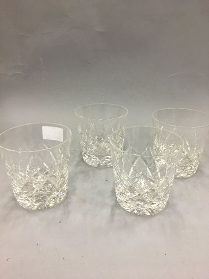 null Six verres à Wisky en cristal taillé (un avec un éclat)