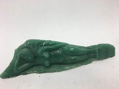 null Femme médecine en jade sculpté

L : 31 cm