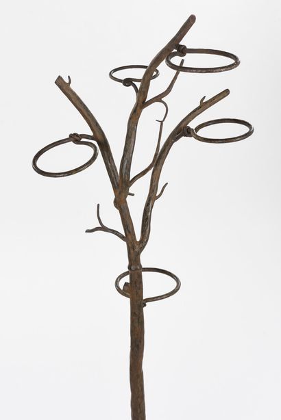 null Dans l'esprit de Giacometti

Porte-plantes à base tripode en tronc d'arbre d'où...