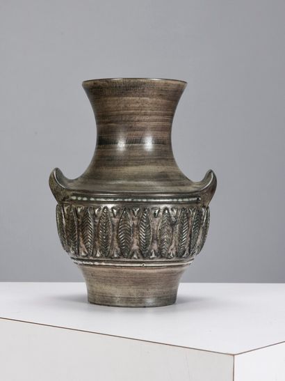 null Jean DE LESPINASSE (1896-1979)

Vase à oreilles en céramique émaillé essuyé...