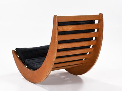 null Verner PANTON (1926-1998)

Fauteuil à bascule modèle Relaxer 2 à montants latéraux...