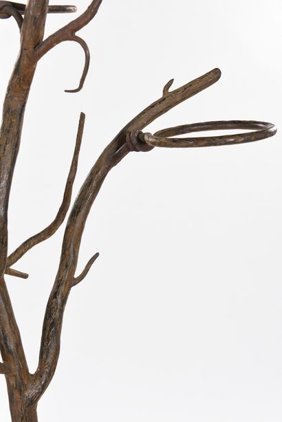 null Dans l'esprit de Giacometti

Porte-plantes à base tripode en tronc d'arbre d'où...