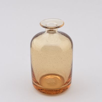 null Alexandre KOSTANDA (1921-2007)

Soliflore en verre épais soufflé, signé Verval...