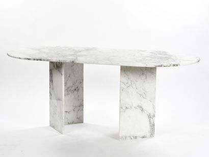 null TRAVAIL ITALIEN 1970

Table de salle à manger entièrement en marbre blanc veiné...
