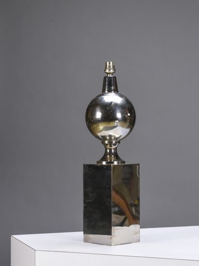 null Philippe BARBIER (XXe siècle)

Lampe de table ornée d'une sphère en métal chromé...