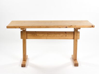 null Sélection de Charlotte PERRIAND (1903-1999) pour ARC MOBILIER

Table à plateau...