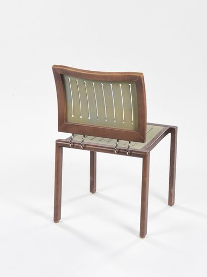 null Bruno REY (né en1935)



Suite de six chaises à structure en bois teinté marron...