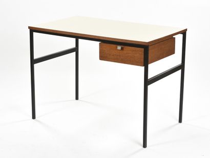 null Pierre PAULIN (1927-2009)

Bureau modèle CM 217 à piètement tubulaire carré...