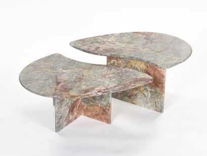null TRAVAIL 1970

Paire de tables gigognes de forme libre à piétement en N en marbre...