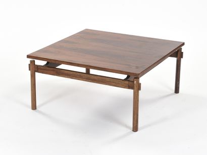 null Ico PARISI (1916-1996)

Table basse modèle 748 à piètement facetté reliés par...