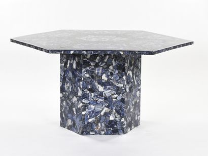 null TRAVAIL 1970

Table haute de forme hexagonale en marqueterie de marbre bleu...
