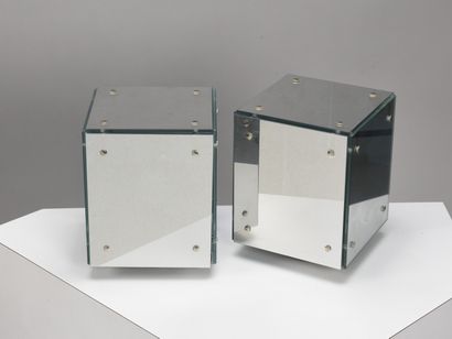 null Studio A.R.D.I.T.I

Deux lampes de table modèle PRISMAR de forme cubique avec...