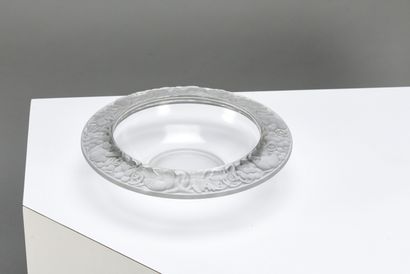 null Pierre D'AVESN (Pierre GIRRE dit) (1901 - 1990) 

Coupe circulaire en verre...