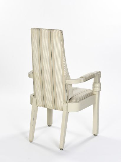 null Charles DUDOUYT (1885-1946) 



Fauteuil à haut dossier à accoudoirs terminés...