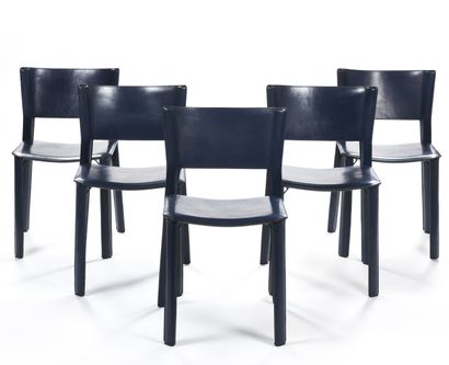 null Giancarlo VEGNI (XX ème)

Suite de cinq chaises modèle S91 entièrement gainées...
