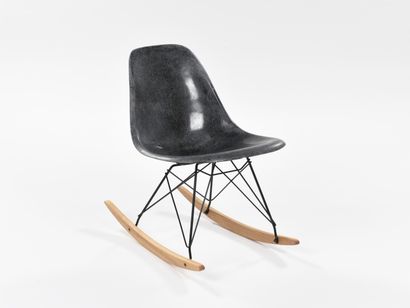 null Charles (1907-1978) & Ray (1912-1988) EAMES

Rocking Chair modèle RAR à coque...