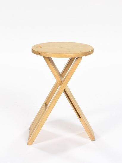 null Adrian REED (XX th)

Adult folding stool model Suzy in solid beech.

Edition:...