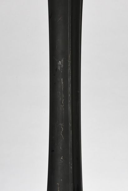 null TRAVAIL 1960

Vase soliflore en verre soufflé teinté noir de forme diabolo d'inspiration...