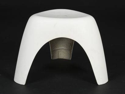 null Sori YANAGI (1915-2011)

Elephant stool in molded fiberglass and white lacquer

Provenance:...