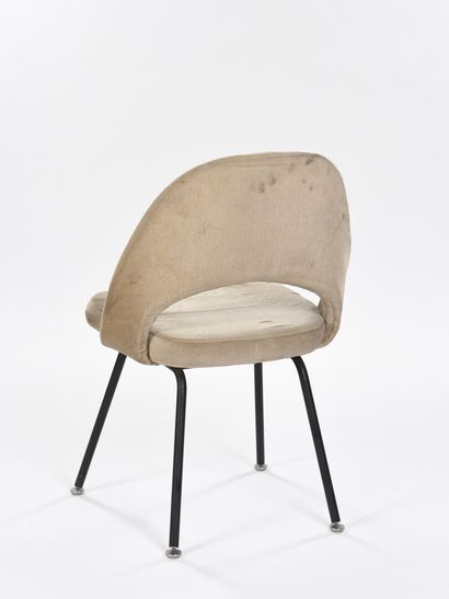 null Eero SAARINEN (1910-1961) 

Chaise modèle Conférence, à piètement en acier laqué...