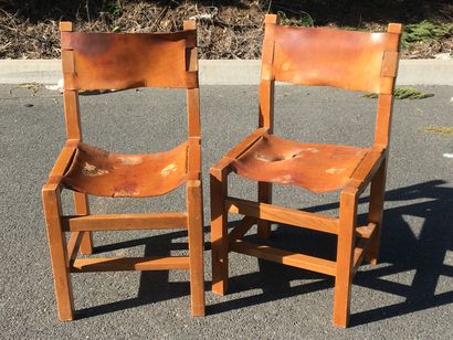null REGAIN HOUSE

Set of two chairs with solid wood structure and brown leather...