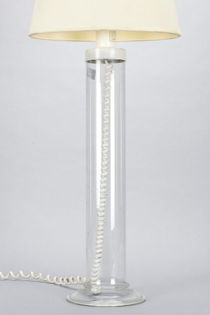 null TRAVAIL 1970

Lampe de table à fût cylindrique en verre à un réflecteur tissu...