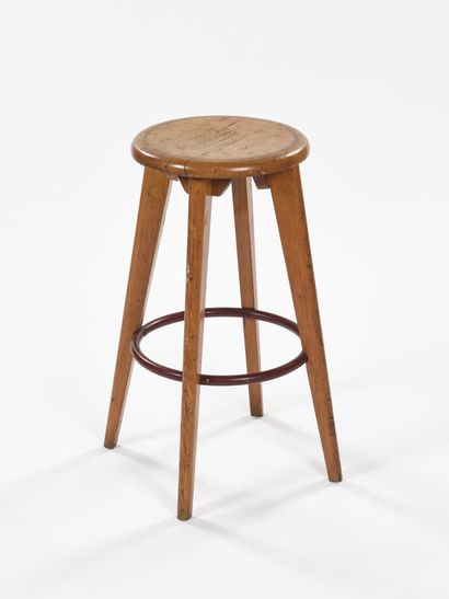 null In the taste of Jean PROUVE

Workshop stool with a quadripod base.

Circa 1950

H:...