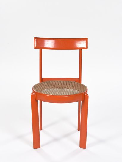 null TRAVAIL ITALIEN

Chaise à structure en bois laqué orange à assise en cannage.

Léger...