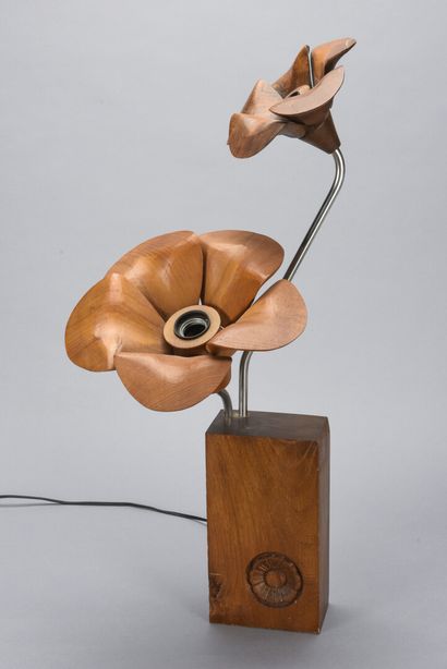 null gTRAVAIL 1970

Lampe de table à deux réflecteurs fleurs à tiges chromées.

H:...