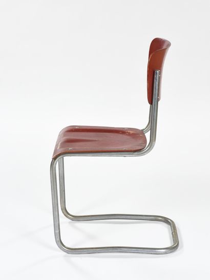 null Robert SLEZAK (XXth century) after

Chair model B43 in thermoformed wood painted...