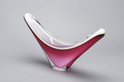 null ORREFORS

Large hand-blown glass bowl in shades of pink and white.

Signed and...