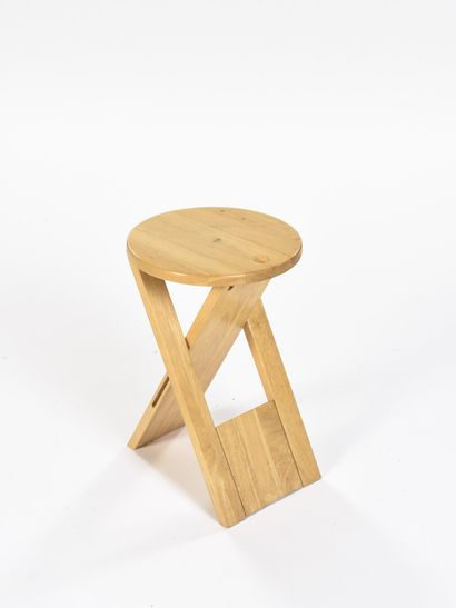 null Adrian REED (XX th)

Adult folding stool model Suzy in solid beech.

Edition:...