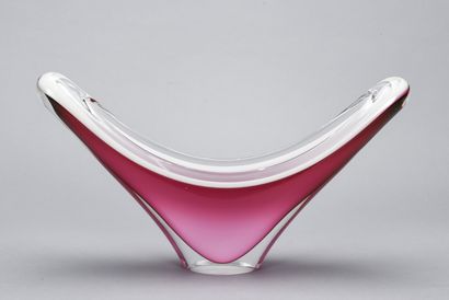 null ORREFORS

Large hand-blown glass bowl in shades of pink and white.

Signed and...