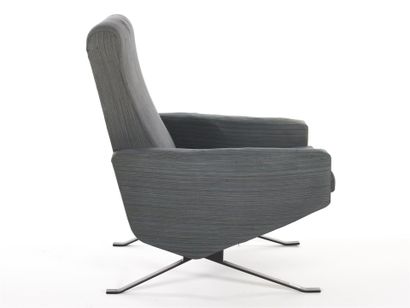 null Pierre GUARICHE (1926-1995)

Fauteuil modèle Troïka en drap de laine dans les...