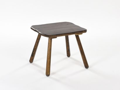 null BRUTALIST WORK

Dark stained solid oak four-legged table with a log base.

Marks...