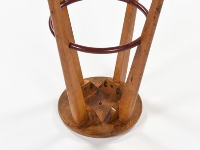 null In the taste of Jean PROUVE

Workshop stool with a quadripod base.

Circa 1950

H:...
