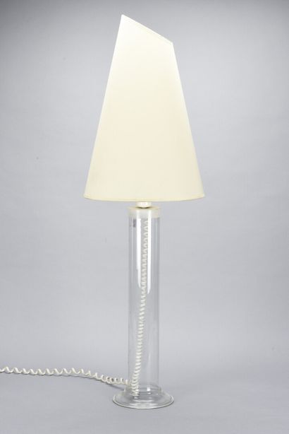 null TRAVAIL 1970

Lampe de table à fût cylindrique en verre à un réflecteur tissu...