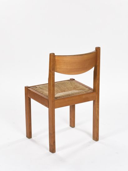 null MAISON REGAIN

Suite de quatre chaises en orme massif à assise paillée.

Edition:...