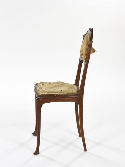 null ART NOUVEAU WORK

Chair with dark stained wood structure with floral and vegetal...