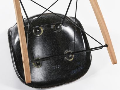 null Charles (1907-1978) & Ray (1912-1988) EAMES

Rocking Chair modèle RAR à coque...