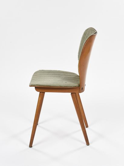 null BAUMANN (XXth century) 

Suite of two chairs with beechwood structure and covered...