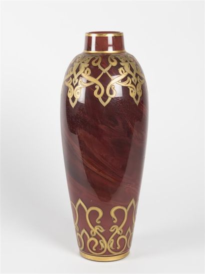 null Important vase balustre en verre émaillé et doré vers 1900

H : 52 cm