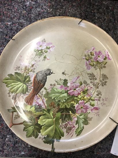 null Bernardaud

Plat en porcelaine peinte à décor d'oiseau et d'abeille

D : 40