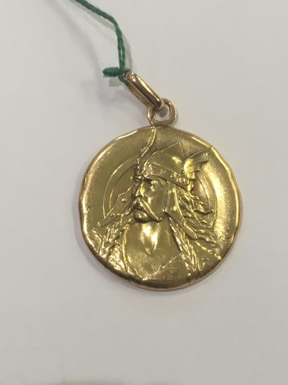 null Médaille en or Vercingétorix

Signée Révillon

Poids : 17 g

D : 2.7 cm