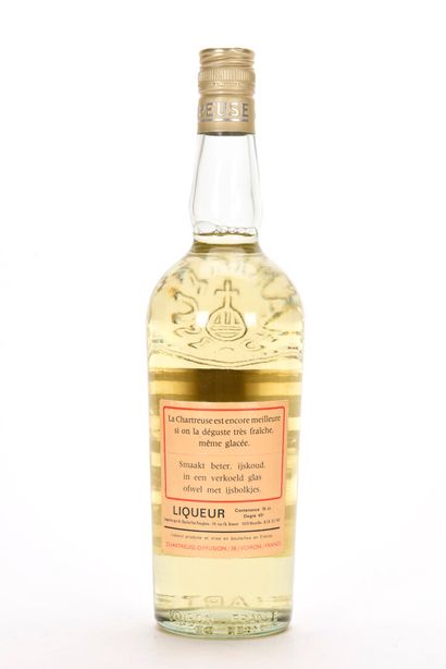 null 1 B CHARTREUSE JAUNE VOIRON PÉRIODE 1966-1982 70 cl 43% Export Belgique (e.a.)...