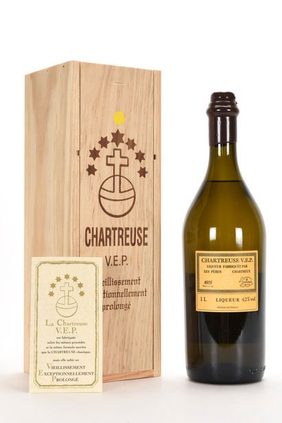 null 1 B CHARTREUSE JAUNE V.E.P. 100 cl 42% (Caisse Bois d'origine) (mise 2018) Pères...