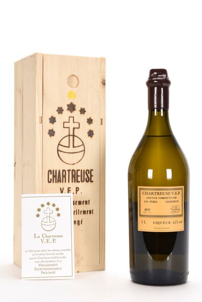 null 1 B CHARTREUSE JAUNE V.E.P. 100 cl 42% (Caisse Bois d'origine) (mise 2019) Pères...