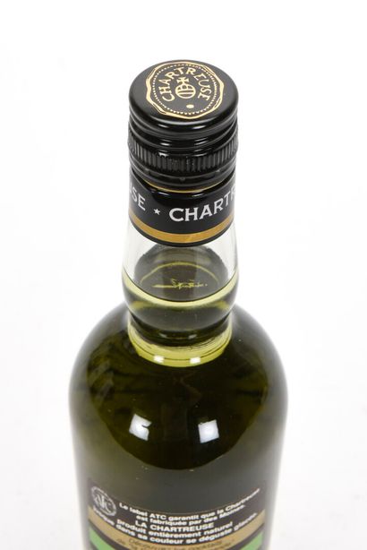 null 1 1/2 B CHARTREUSE VERTE VOIRON 35 cl 55% (étui) (e.l.a.) (mise en 1998) Pères...